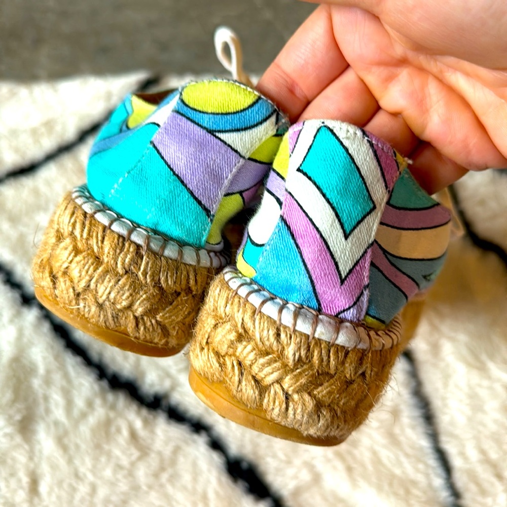 Gaimo Espadrilles Hand Made in Spain Colorful Swirl Design LaceUp w/Woven Bottom - Picture 4 of 4
